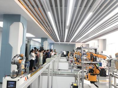 學校圓滿完成智能制造創新工廠系統集成與應用師資班培訓，助力人工智能行業應用系統集成服務人才培養